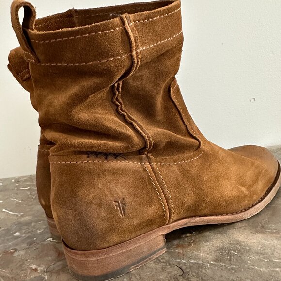 Frye Cara Suede Short Boots - Distressed in brown Size 8.5 Barely Worn - Picture 10 of 12